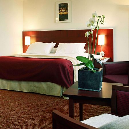 Mercure Hotel Brussels Airport Дигем Экстерьер фото