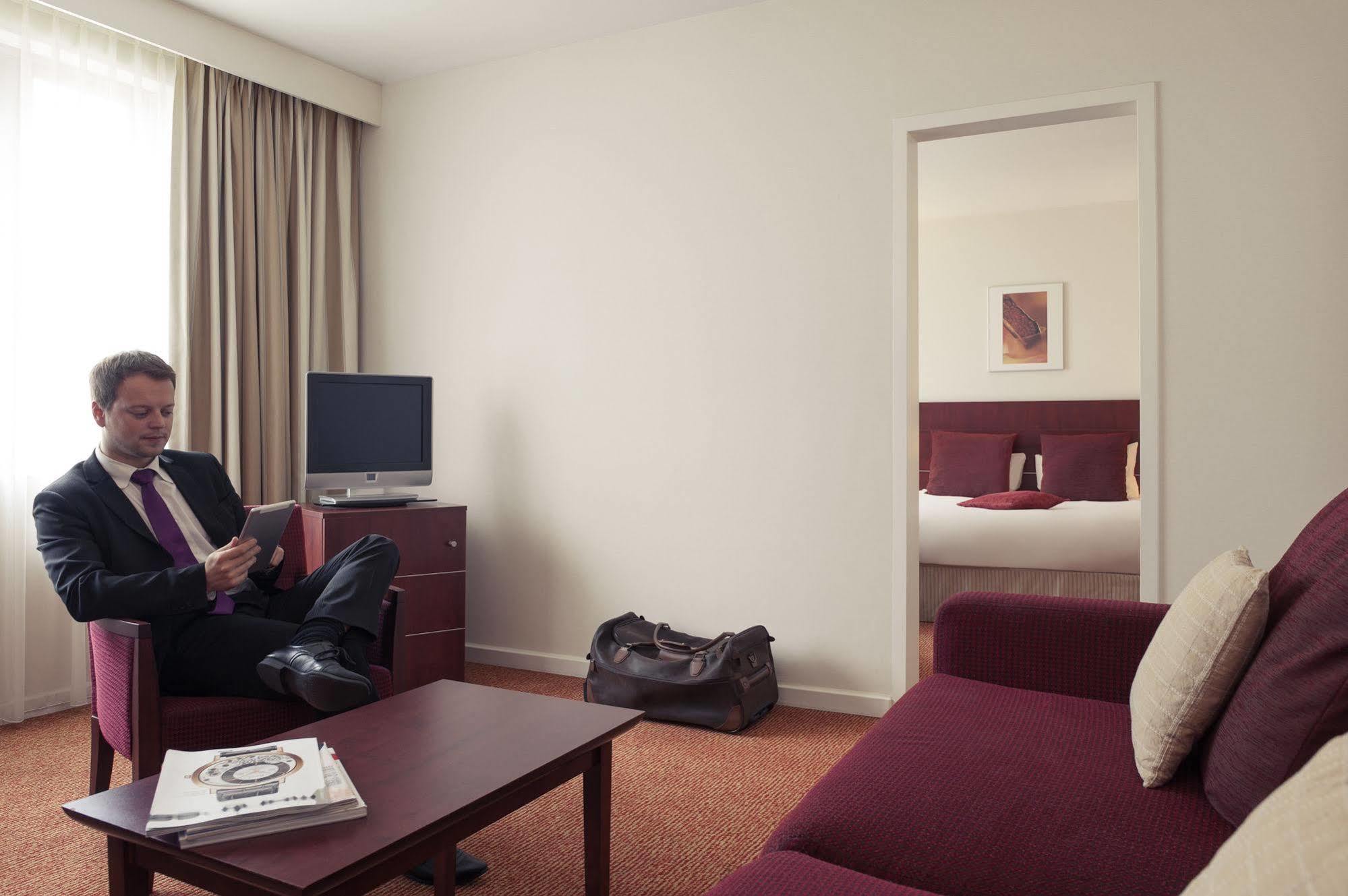 Mercure Hotel Brussels Airport Дигем Экстерьер фото